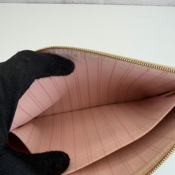 Louis Vuitton Damier Azur Wristlet - Picture 9 of 11